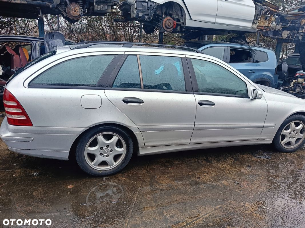 MERCEDES C KLASA W203 ZDERZAK PRZÓD C775 - 5