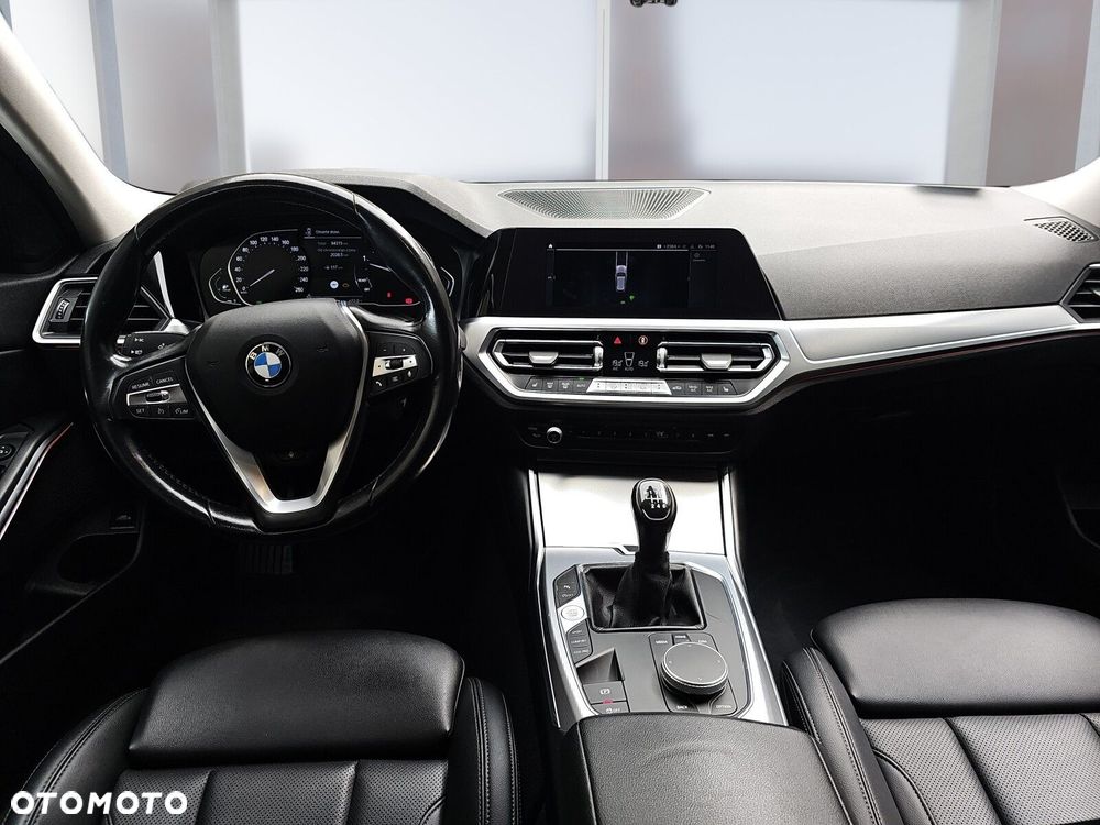 BMW Seria 3 318d Sport Line - 15