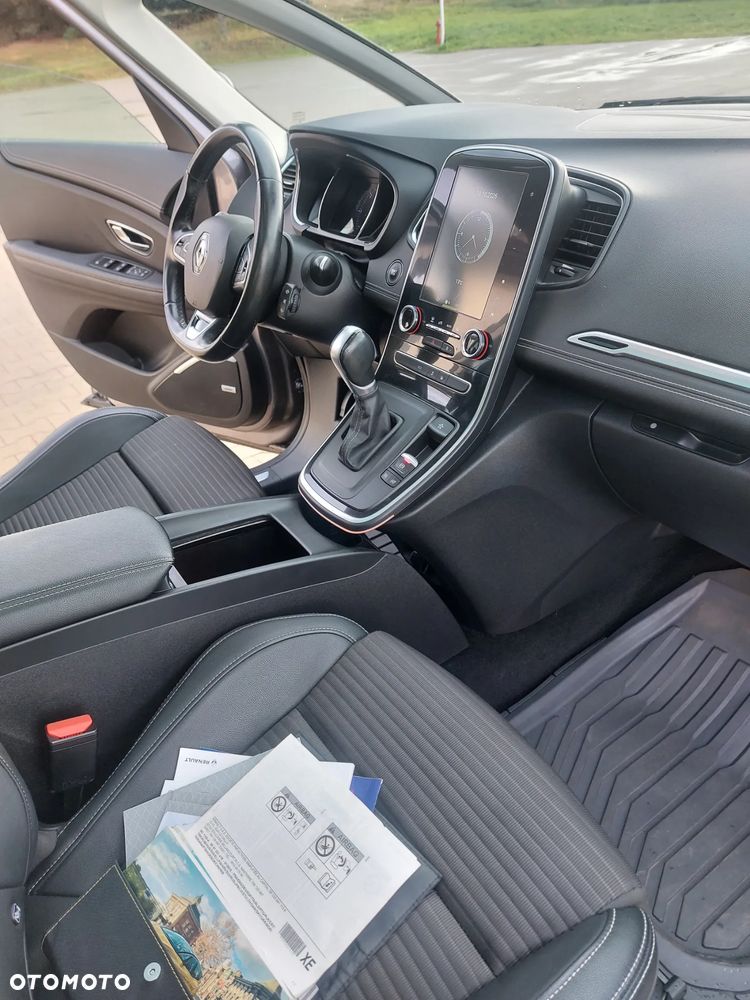 Renault Grand Scenic - 32