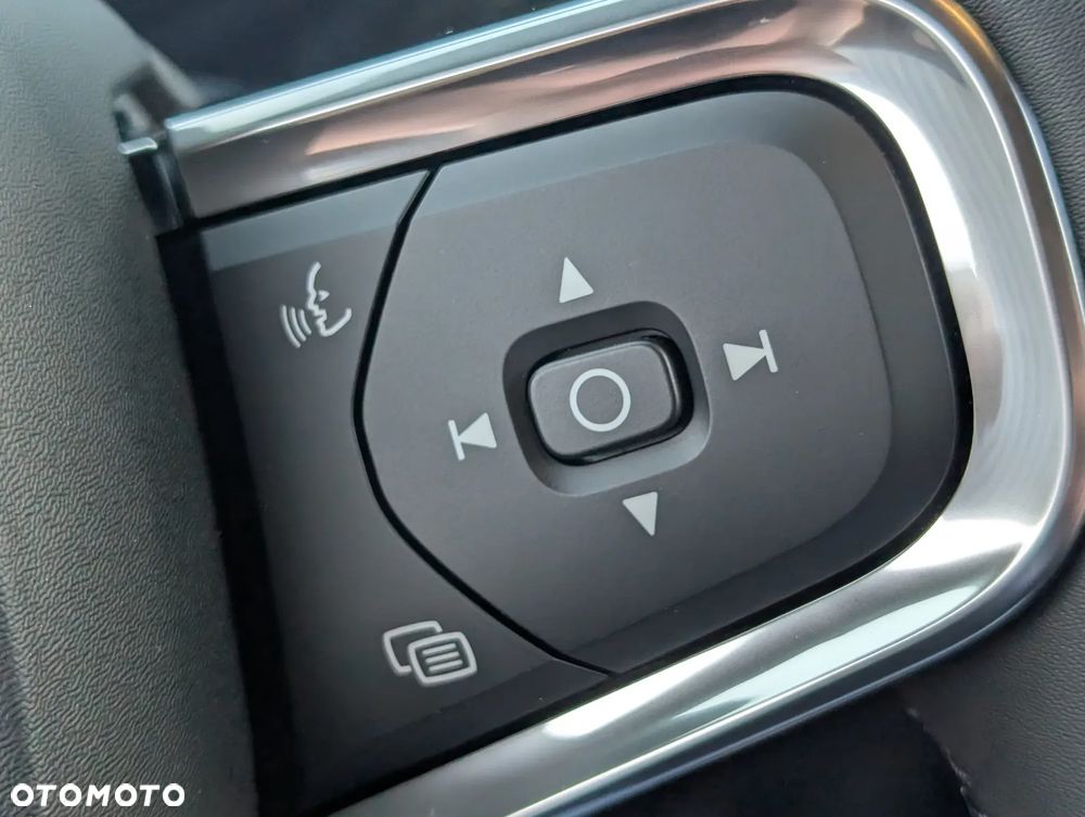 Volvo XC 40 B4 AWD Ultimate Dark - 24