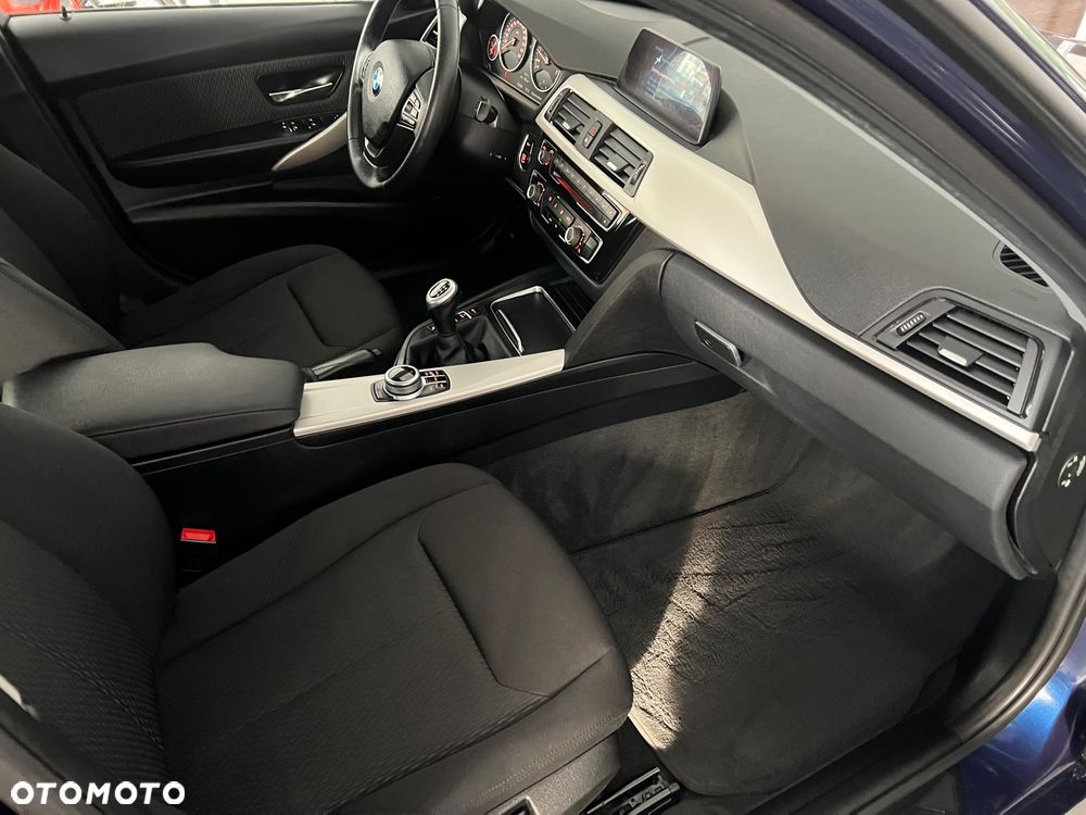 BMW Seria 3 318i Edition Luxury Line Purity - 29