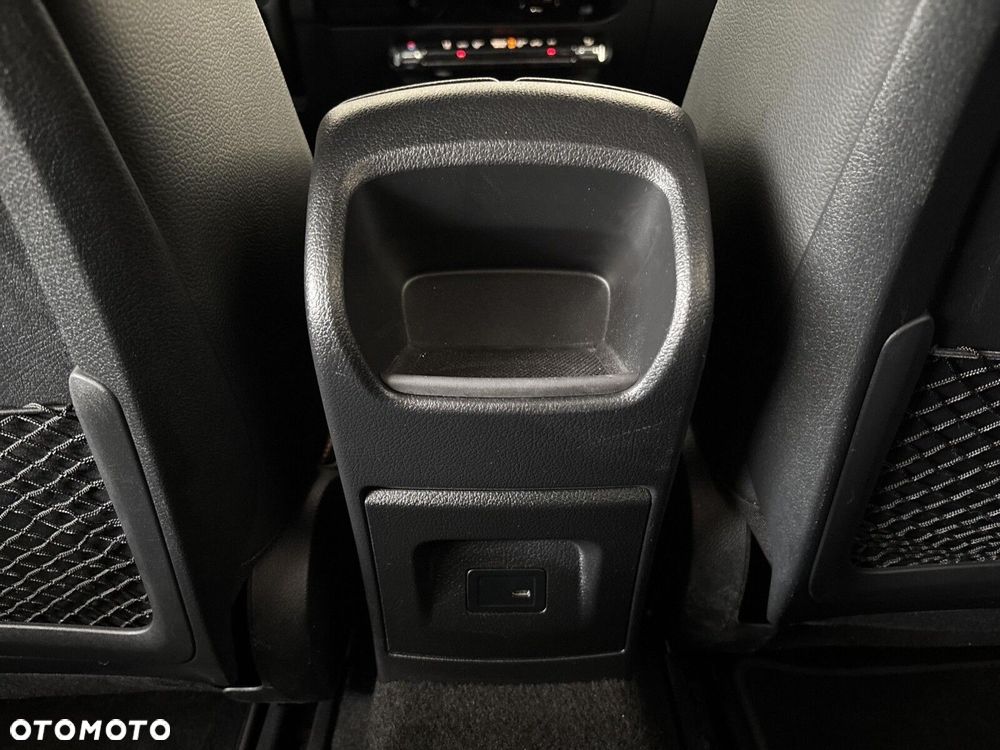 Mercedes-Benz CLA - 24