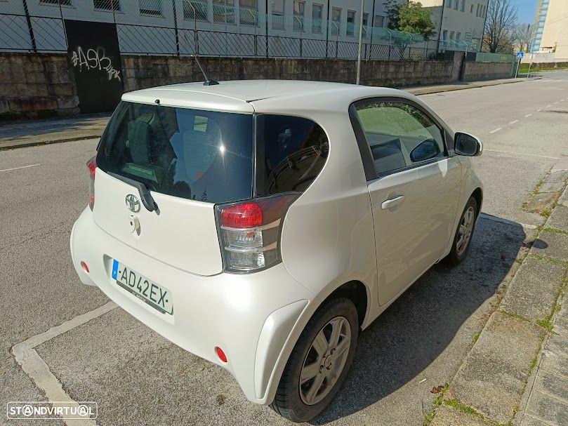 Toyota iQ 1.0 + - 6