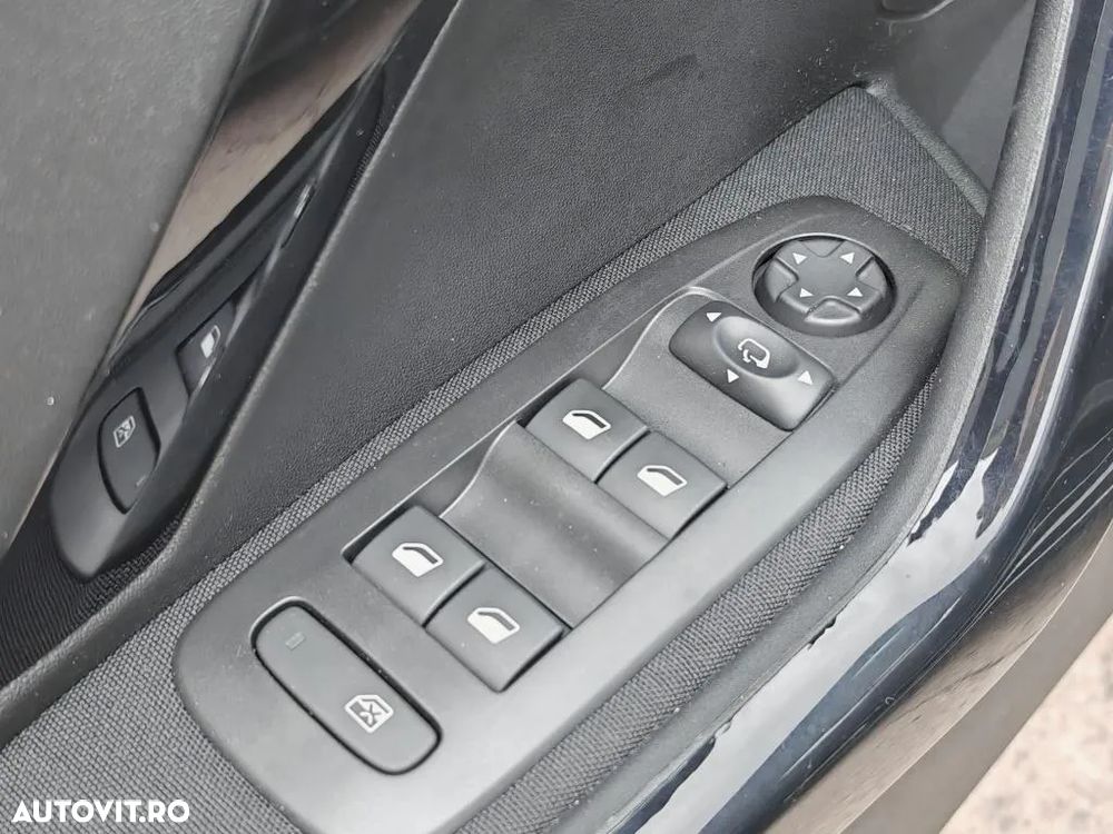 Peugeot 208 1.2 L PureTech Turbo Allure Aut. - 22