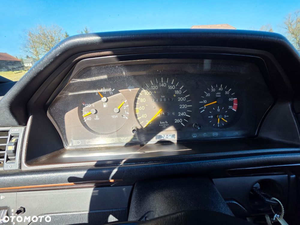 Mercedes-Benz W124 (1984-1993) - 24