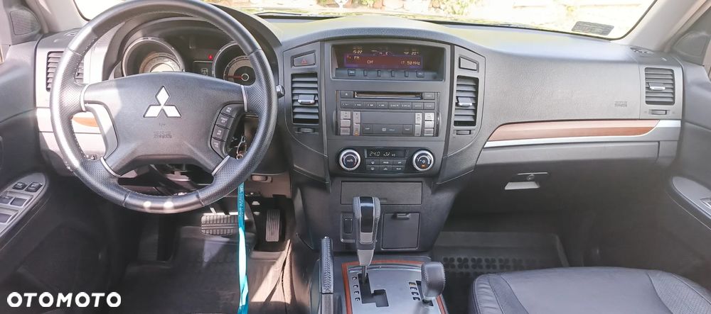 Mitsubishi Pajero - 11