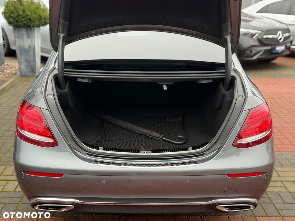 Mercedes-Benz Klasa E 200 4Matic 9G-TRONIC Exclusive - 12