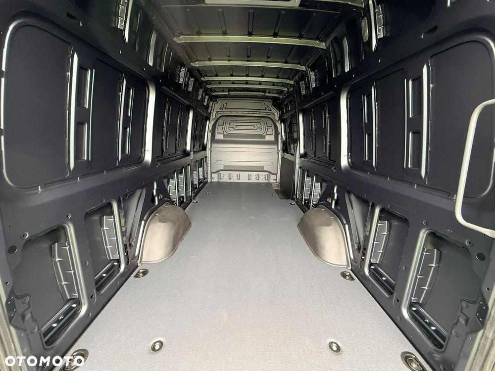 Mercedes-Benz Sprinter - 10