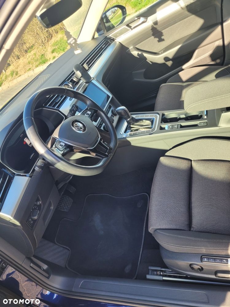 Volkswagen Passat - 8