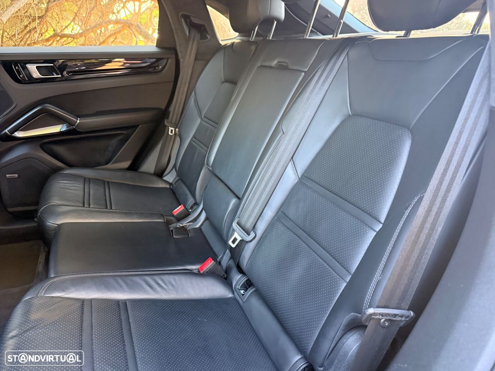 Porsche Cayenne Coupé Turbo S E-Hybrid Tiptronic S - 17