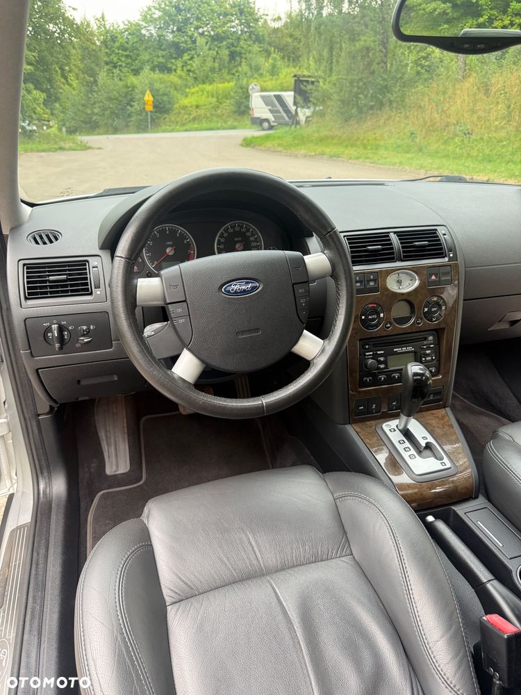 Ford Mondeo 2.5 V6 Ghia X - 25