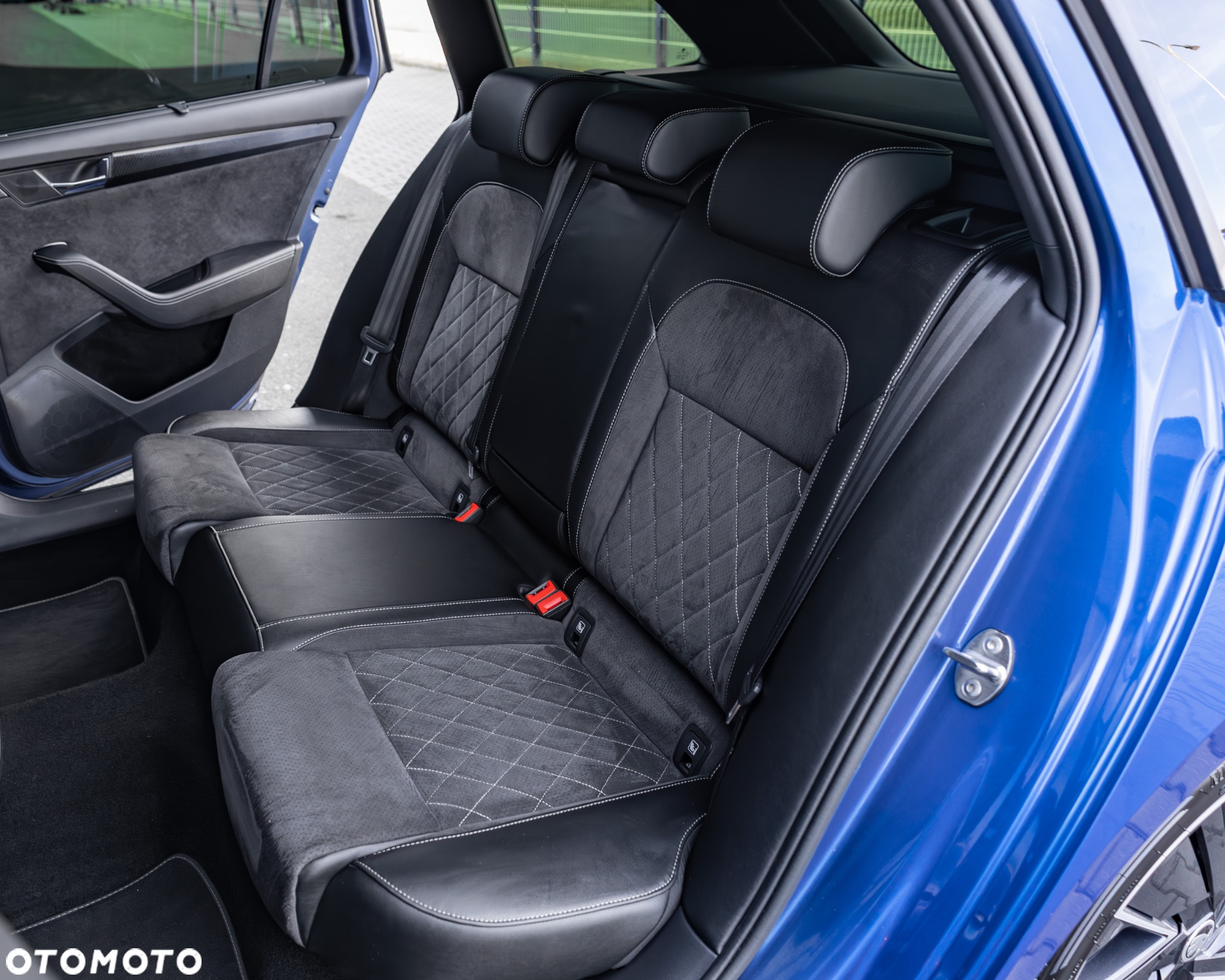 Skoda Superb 2.0 TDI DSG Sportline - 33