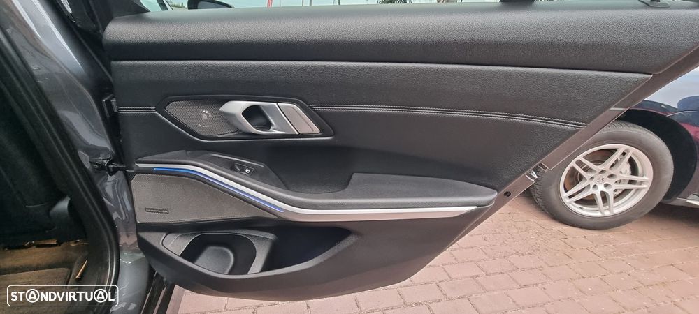 BMW 318 d Touring Line Sport Auto - 51