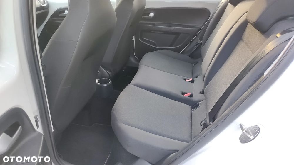 Volkswagen up! move - 15