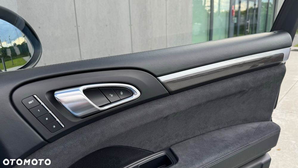 Porsche Cayenne - 16