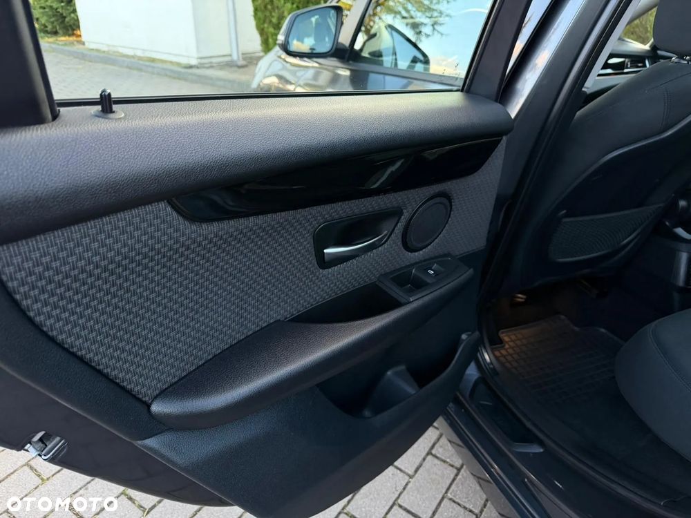 BMW Seria 2 220d Active Tourer xDrive Sport-Aut Sport Line - 32