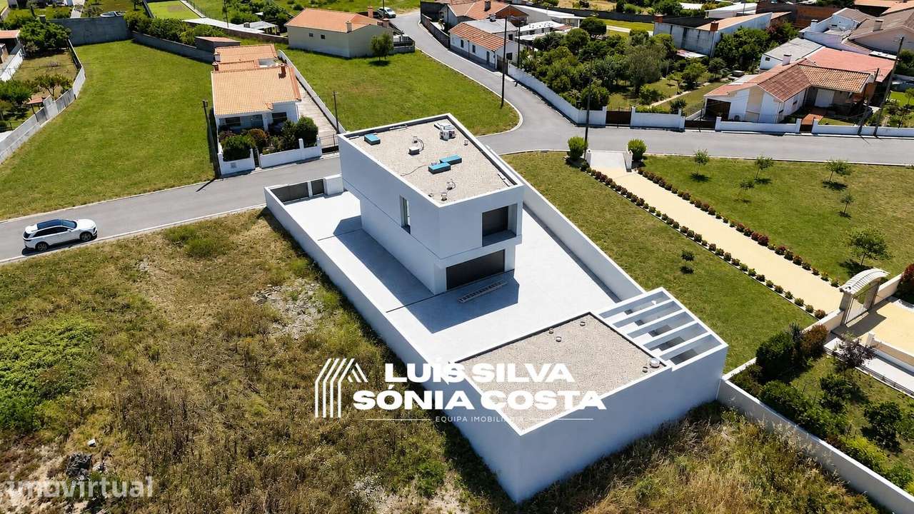 Moradia de Prestígio T4 com 3 Suítes, Anexo, Jardim &... - Grande imagem: 2/16