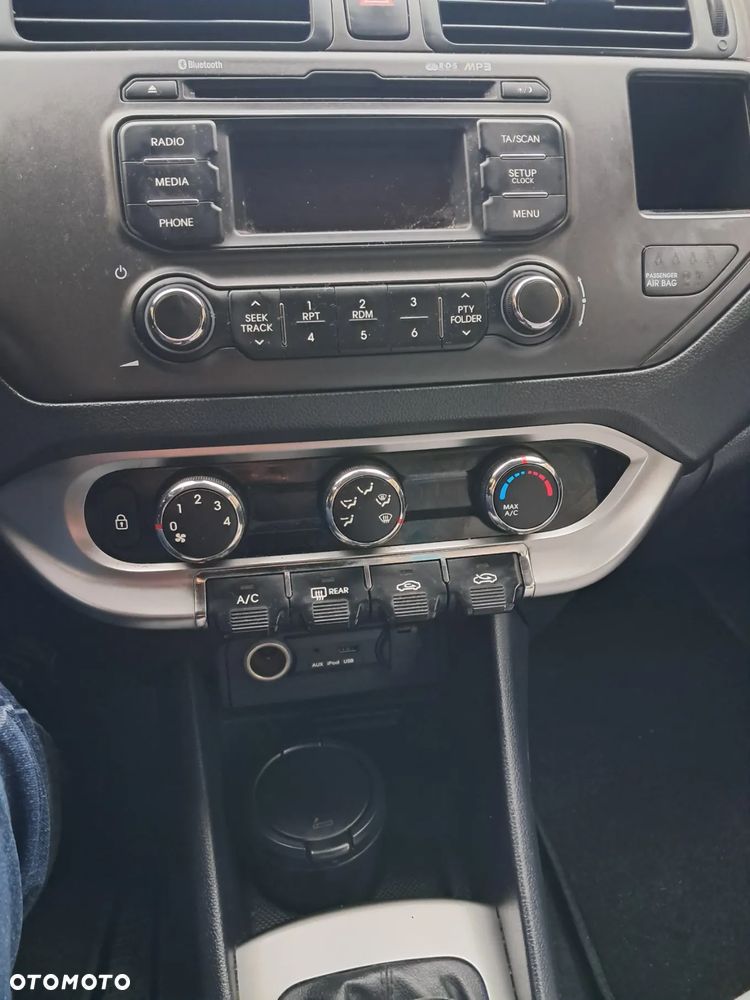 Kia Rio - 11