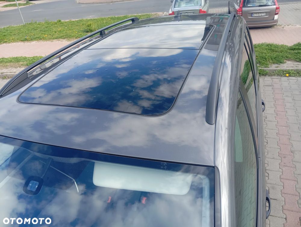 Volkswagen Touran 1.6 TDI DPF BlueMot Comfortline - 6