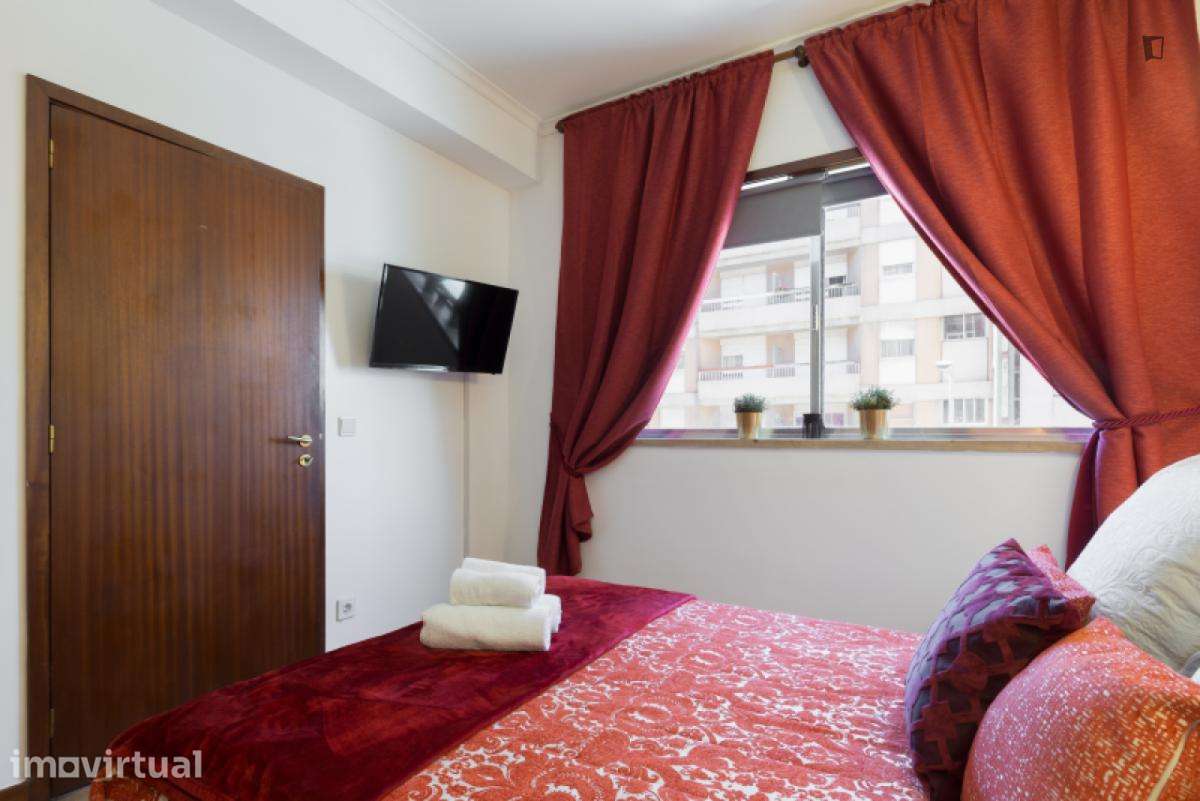 Apartamento com 1 quartos - localizado em Santo Ildefonso Porto - Grande imagem: 2/25