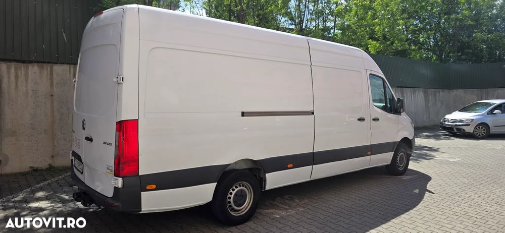 Mercedes-Benz Sprinter - 11