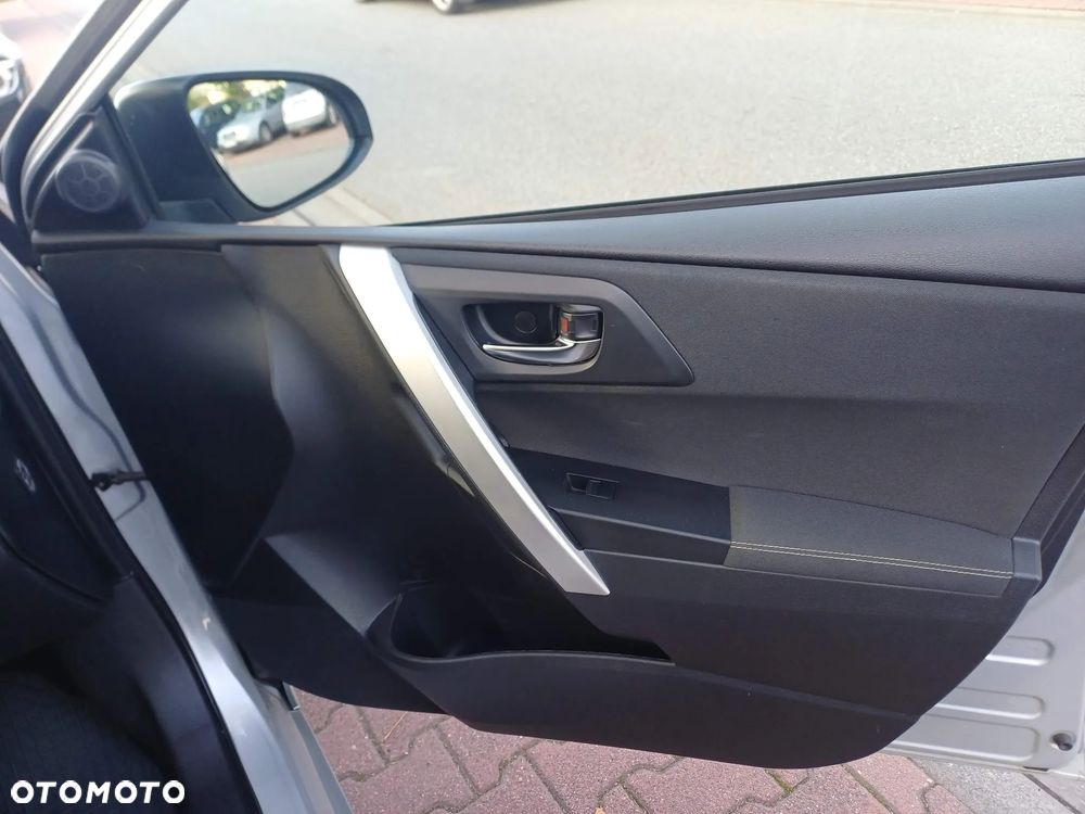 Toyota Auris 1.8 HSD Luna - 16