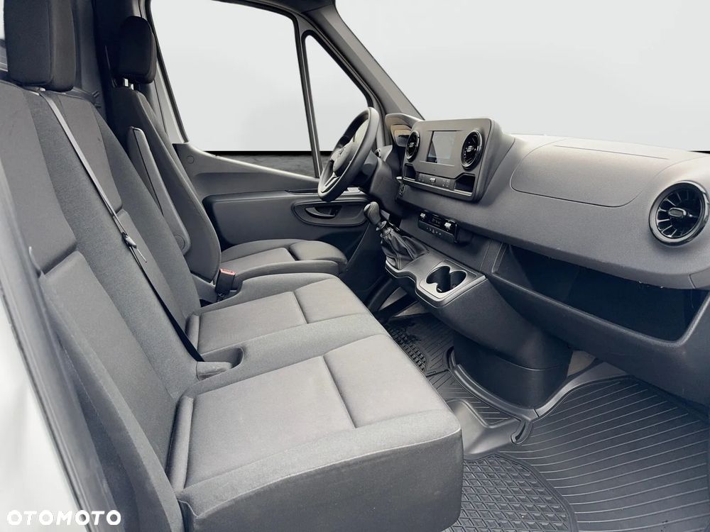 Mercedes-Benz Sprinter - 8