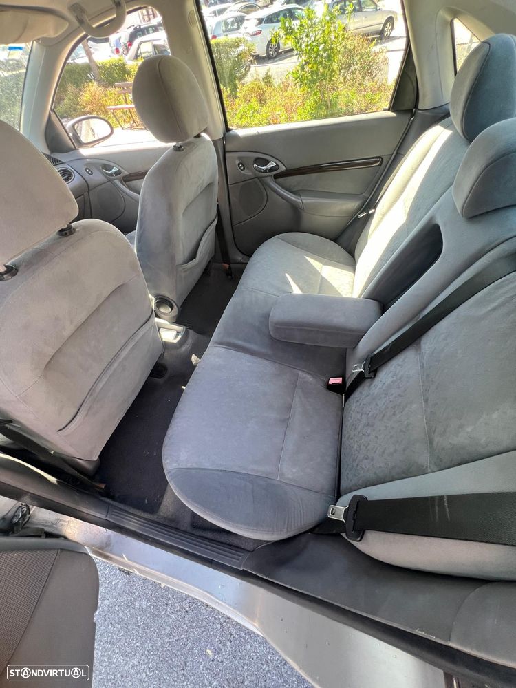 Ford Focus 1.8 TDdi Ghia - 14