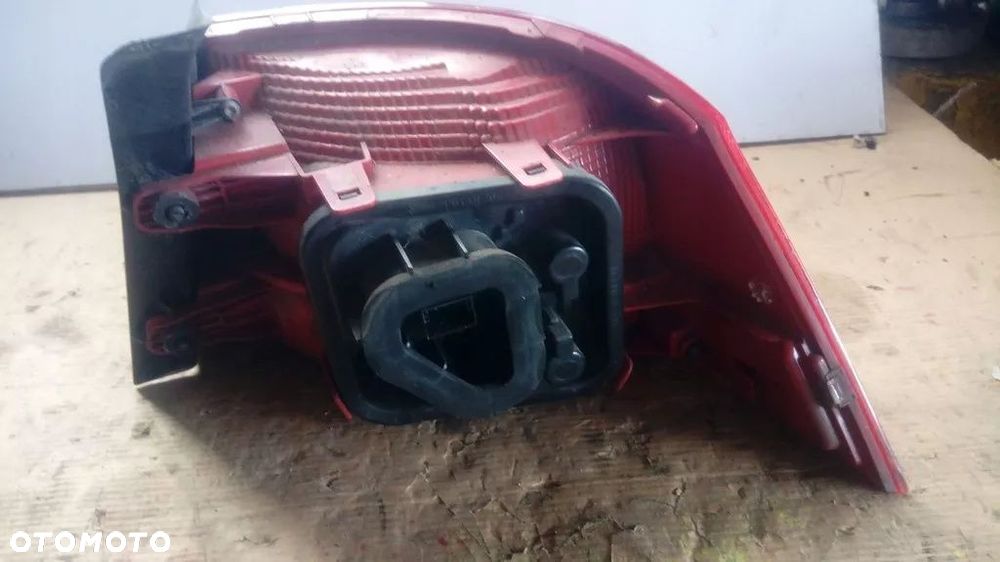 LAMPA LEWA LUB PRAWA VW PASSAT B7 3AE945095F - 3