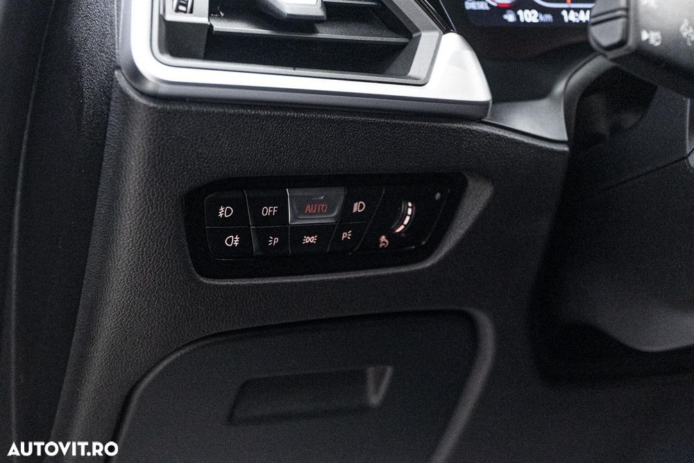 BMW Seria 3 320d Aut. M Sport - 31