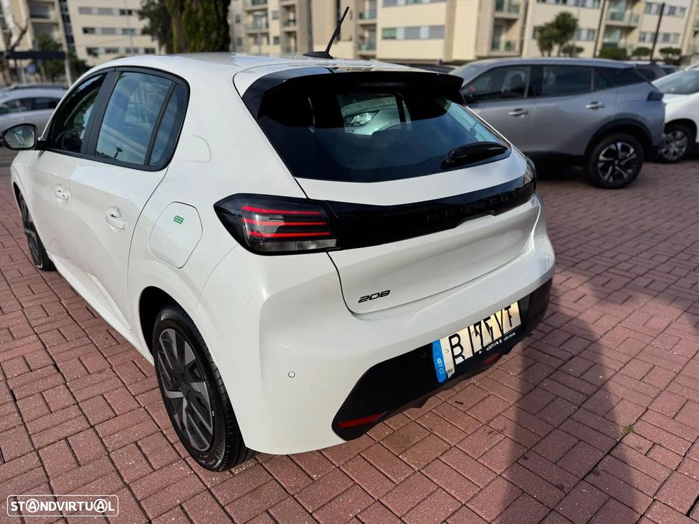 Peugeot 208 - 13