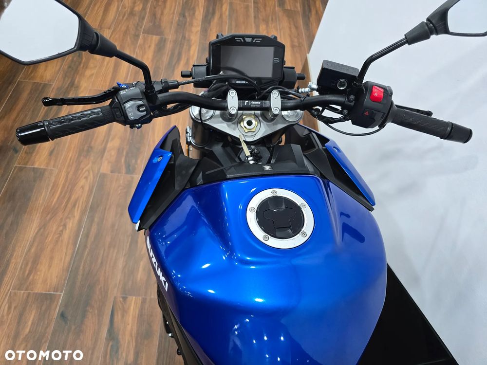 Suzuki GSX - 8