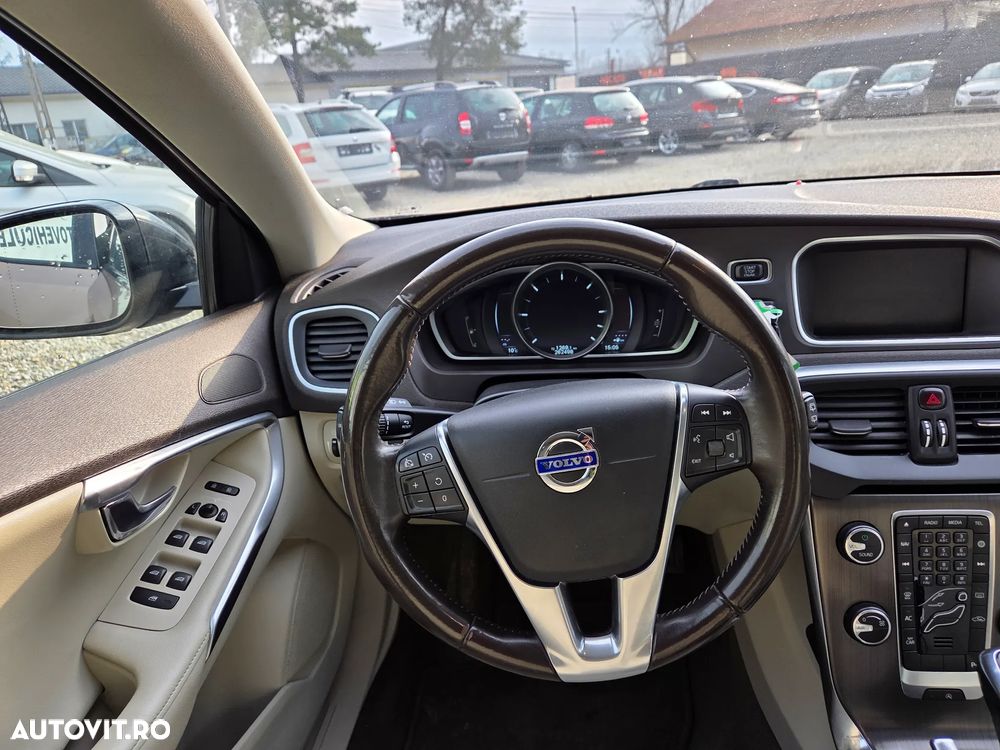 Volvo V40 D2 R Design - 13