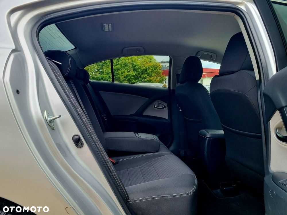 Toyota Avensis 1.8 Style - 12