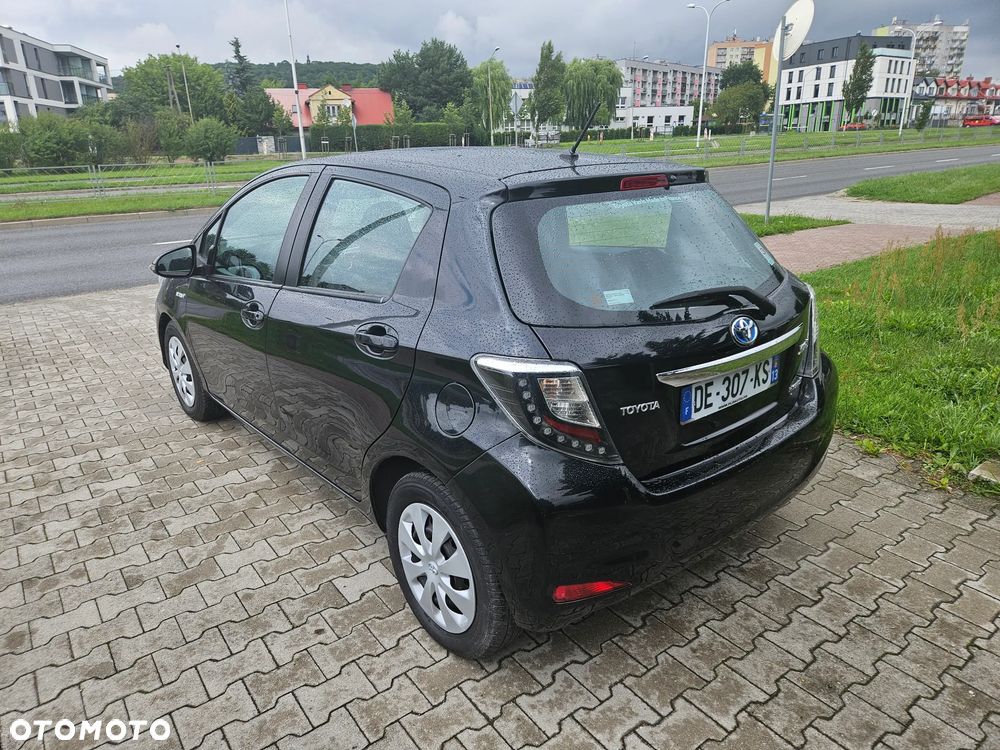 Toyota Yaris Hybrid 100 Sol - 18