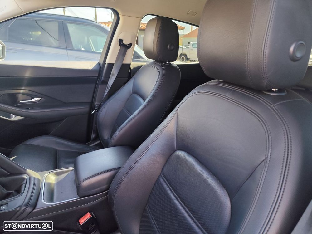 Jaguar E-Pace 2.0 i4D S - 17