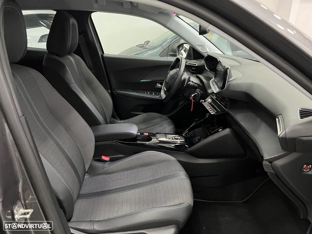 Peugeot 2008 1.2 PureTech Allure EAT8 - 20