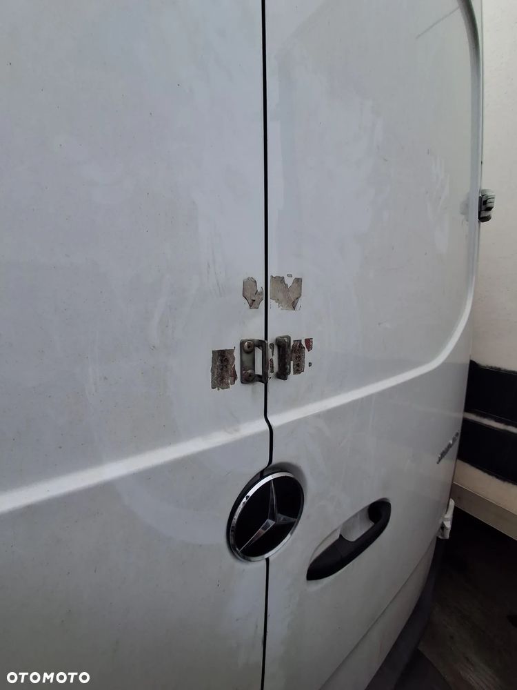 Mercedes-Benz Sprinter - 14