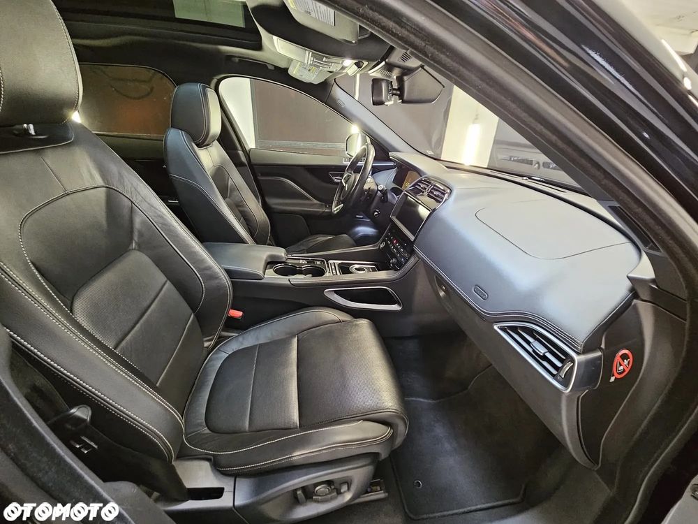 Jaguar F-Pace - 29