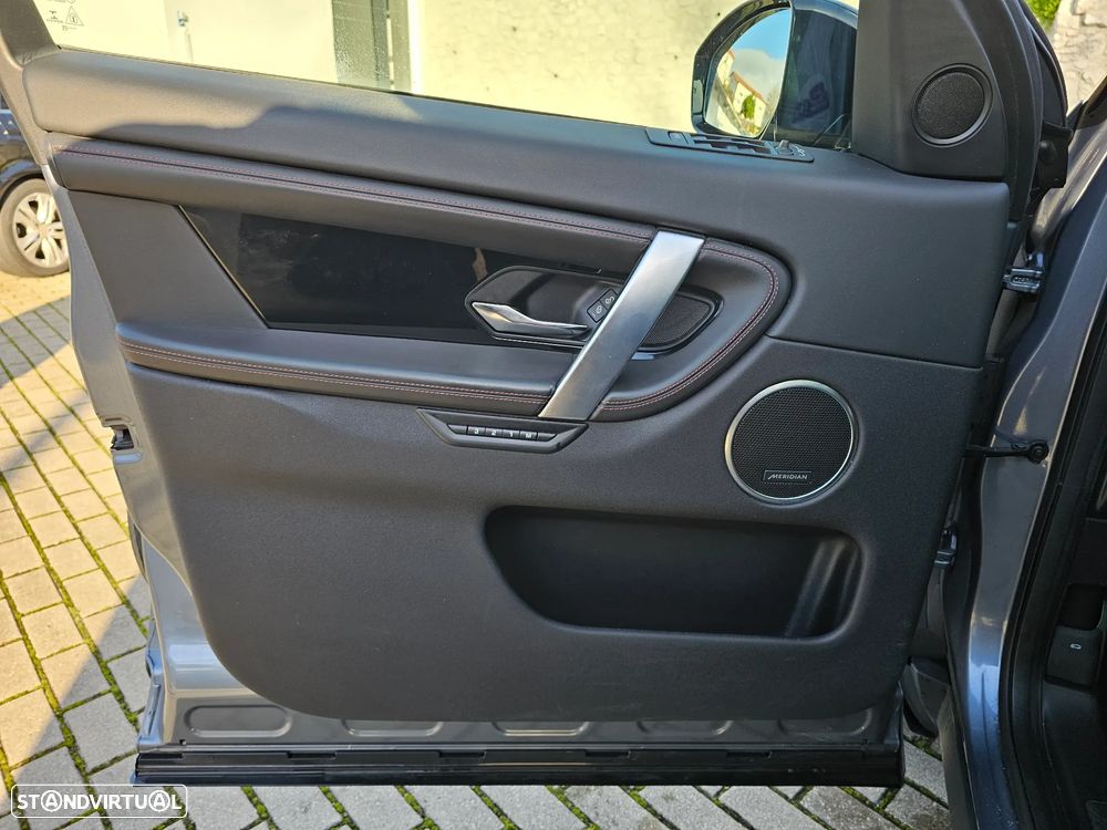 Land Rover Discovery Sport P300e R-Dynamic HSE - 9