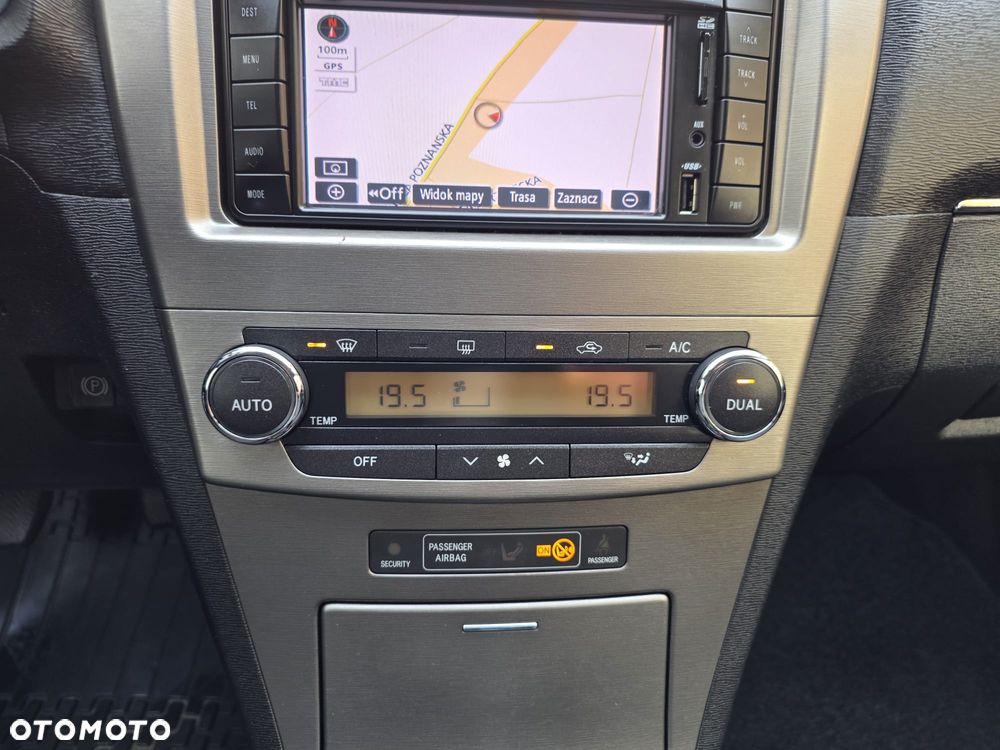 Toyota Avensis 2.0 D-4D Sol Premium - 22
