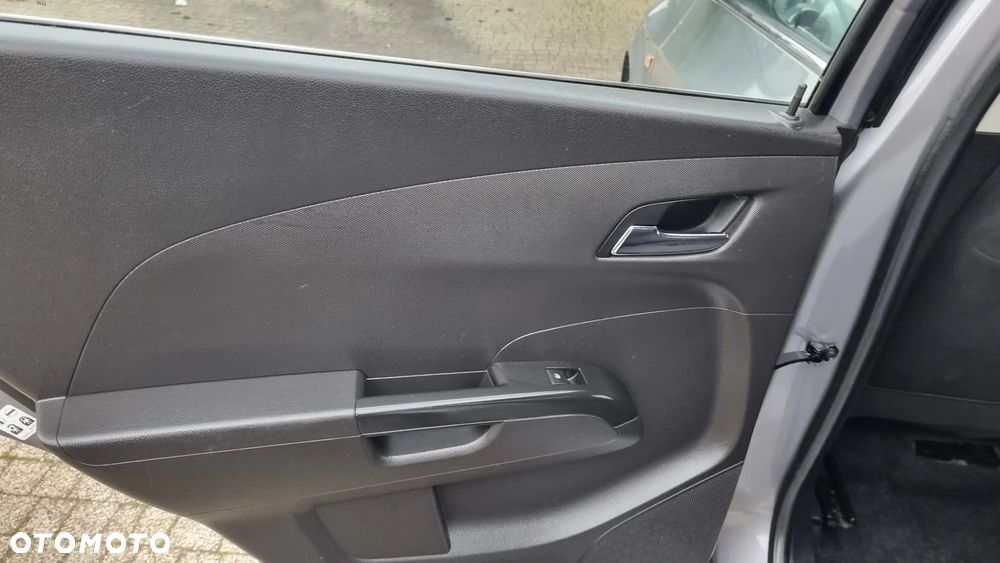 Chevrolet Aveo 1.6 LTZ - 26