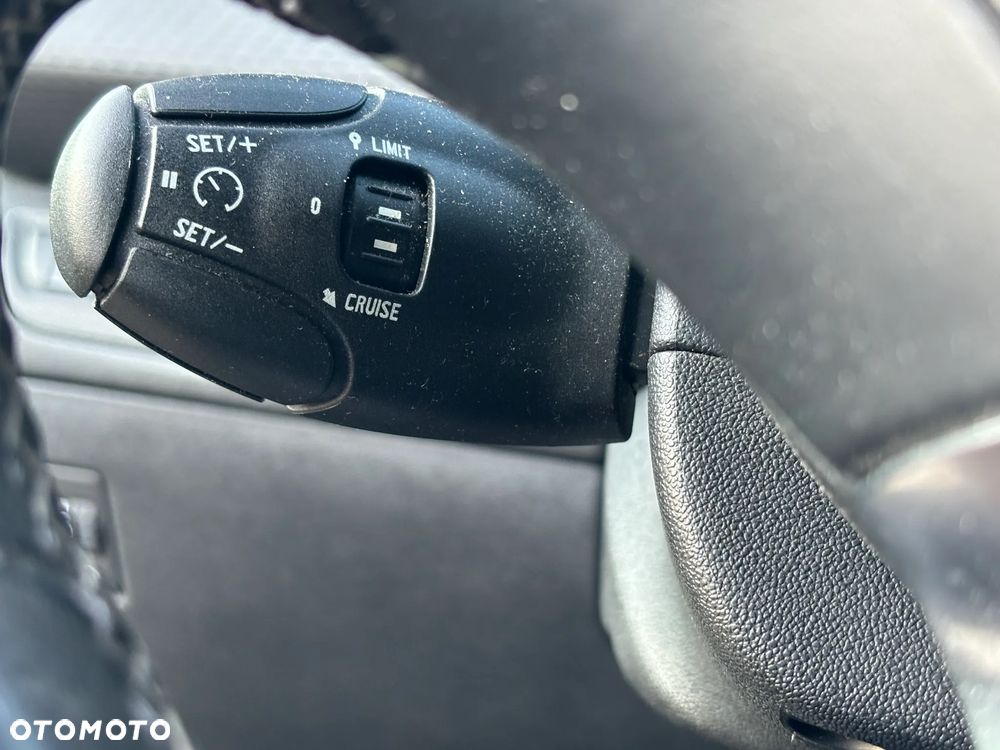 Peugeot 2008 BlueHDi 100 STOP & START Allure - 23