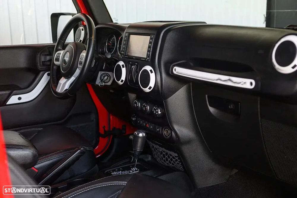 Jeep Wrangler 2.8 CRD Auto Sport - 23