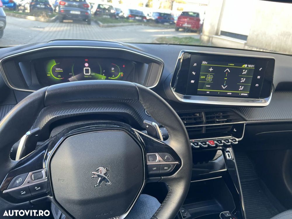 Peugeot 208 1.2 L PureTech STT EAT8 Allure Pack - 9