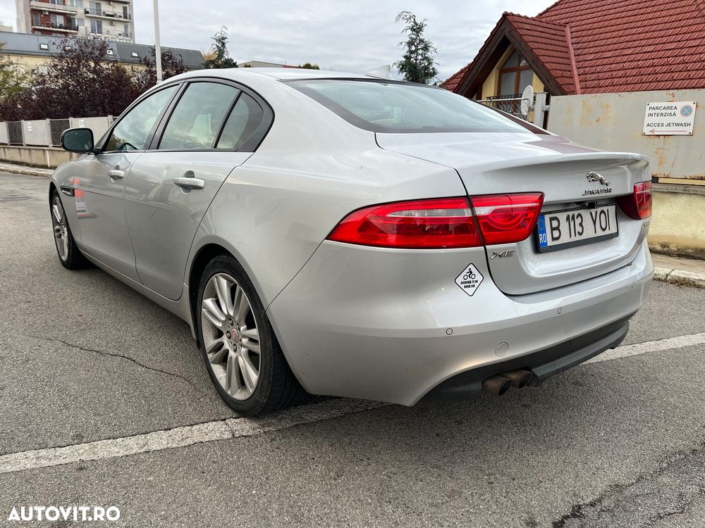Jaguar XE 2.0 Prestige - 5