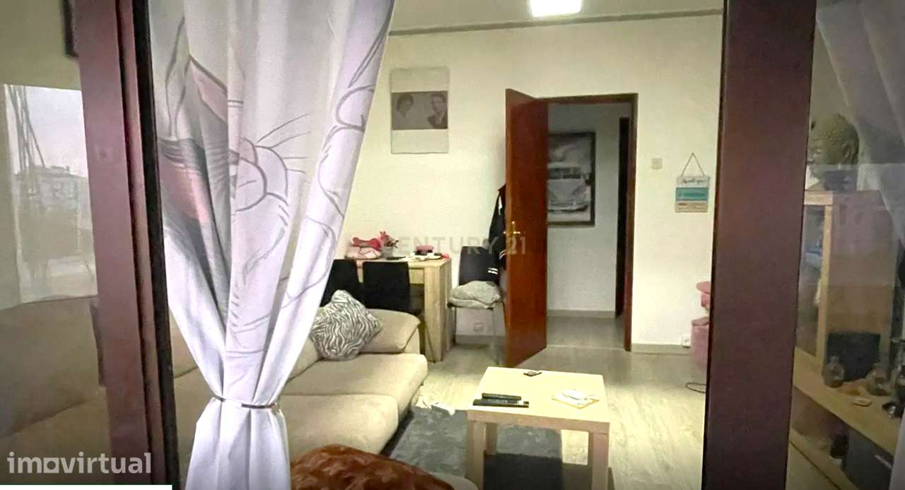 Encantador Apartamento T1 + 1 em Queluz com vista Panorâmica 180 - Grande imagem: 2/28