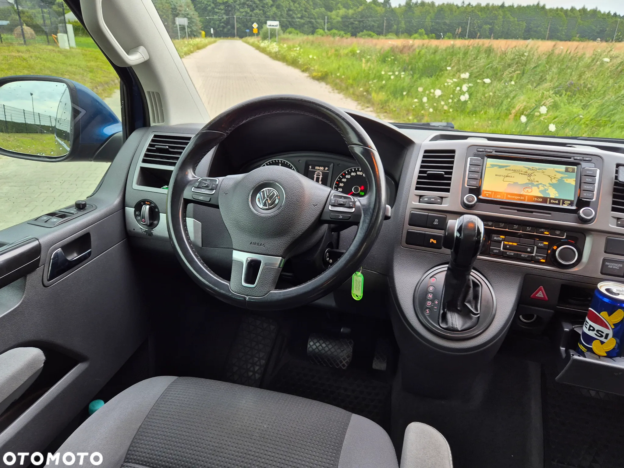 Volkswagen Multivan - 11