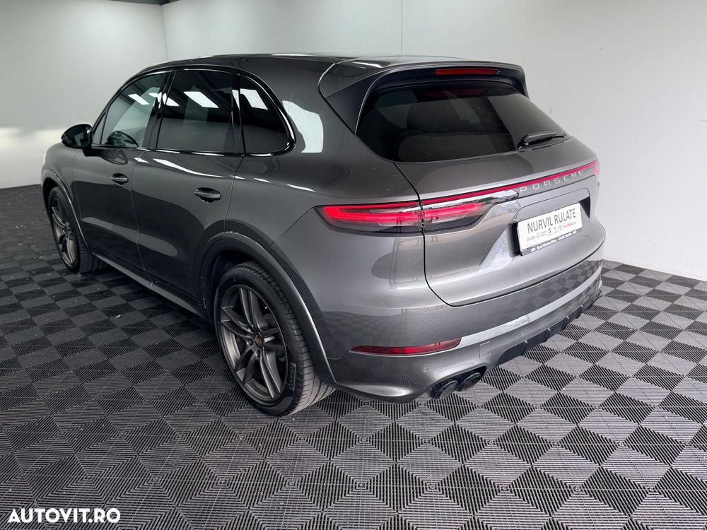 Porsche Cayenne S - 16