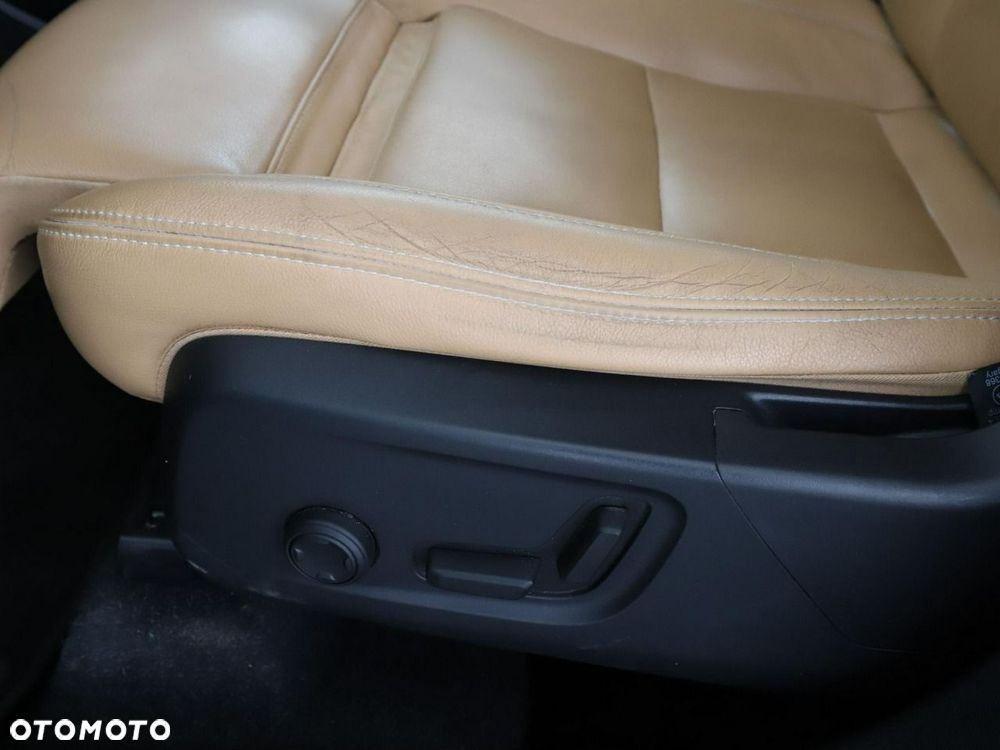 Volvo XC 40 D4 AWD Momentum Pro - 39